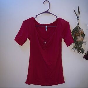 Red Quarter Sleeve Fitted Tee With Lace Trimming